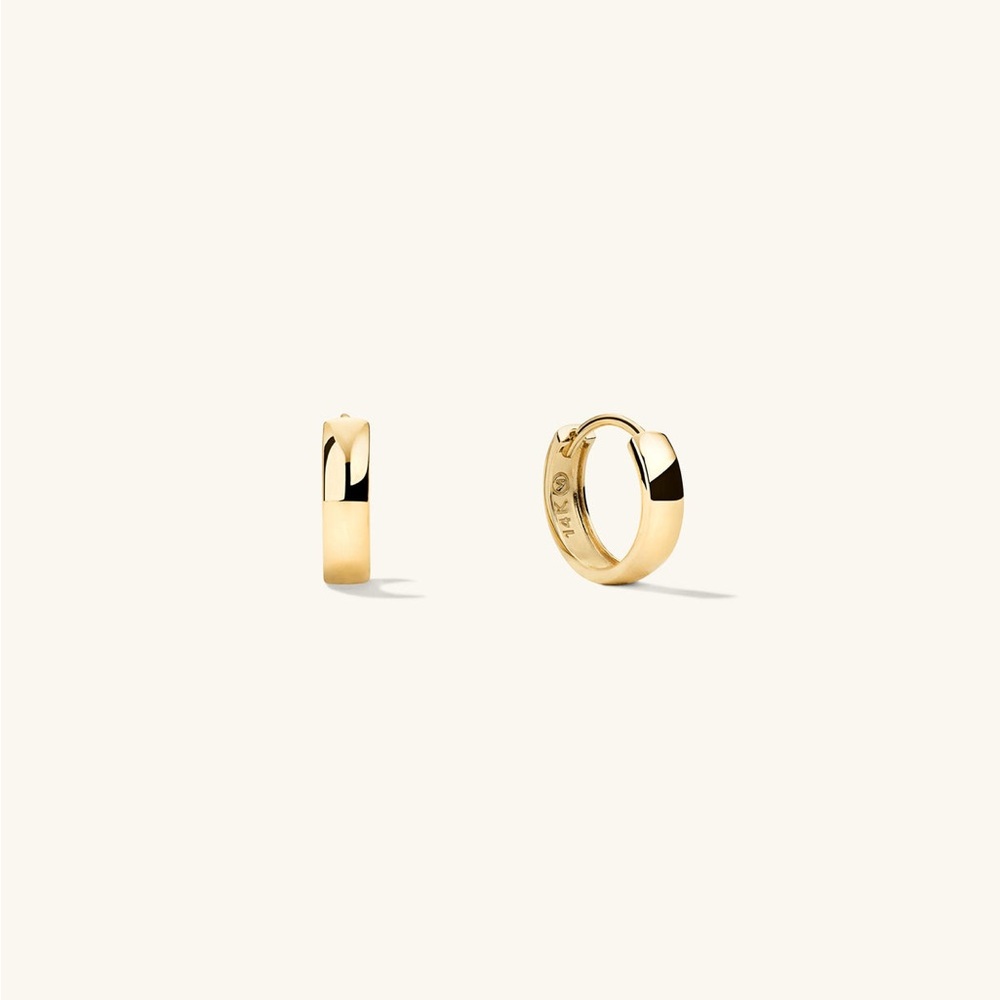 Mejuri Bold Huggie Hoops in 14k Yellow Gold